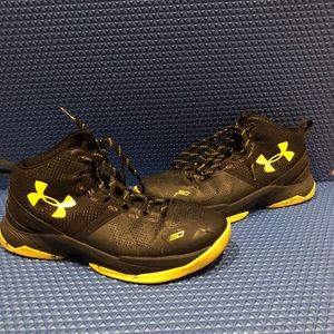 Black and Yellow Curry’s